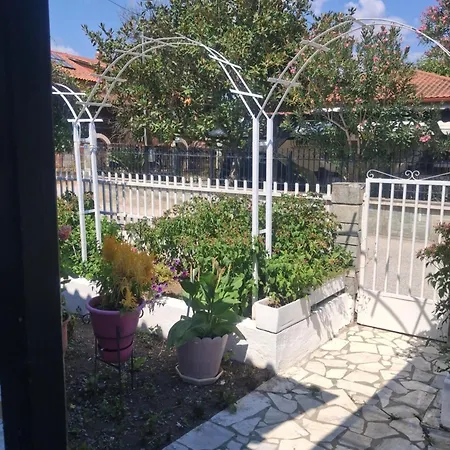 Yakinthos House
