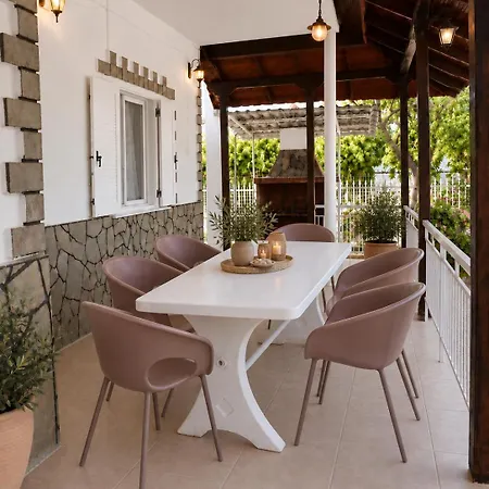 Yakinthos House Ваканционна къща *