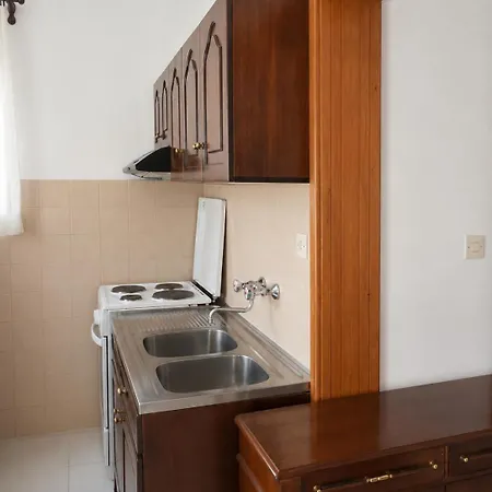 Yakinthos House